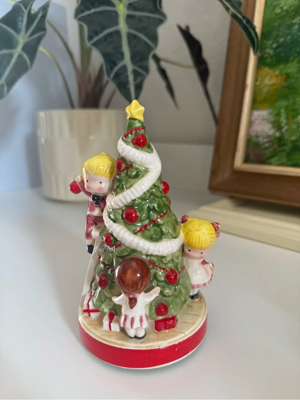 Vintage Joan Walsh Anglund Sankyo Ceramic Christmas Tree Figurine Music Box